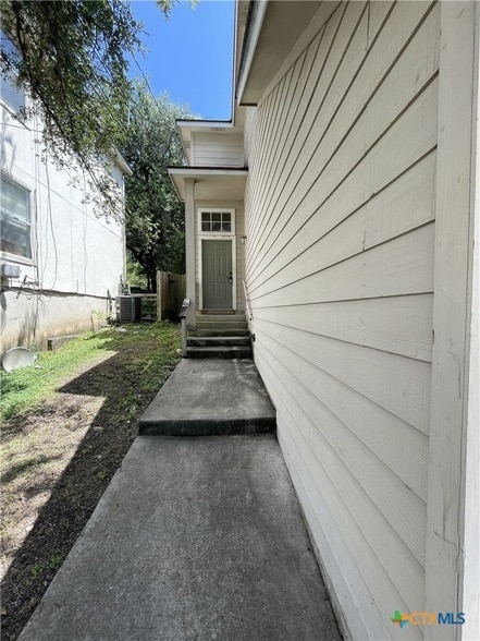 Building Photo - 933 Sagewood Trail