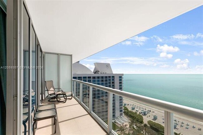Foto del edificio - 6799 Collins Ave