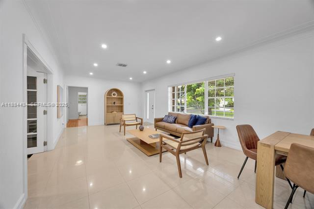 Building Photo - 6815 Gratian St