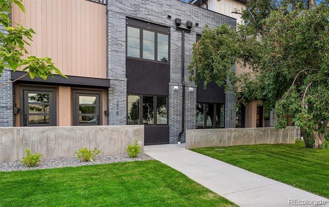 Foto principal - 3919 Cook St