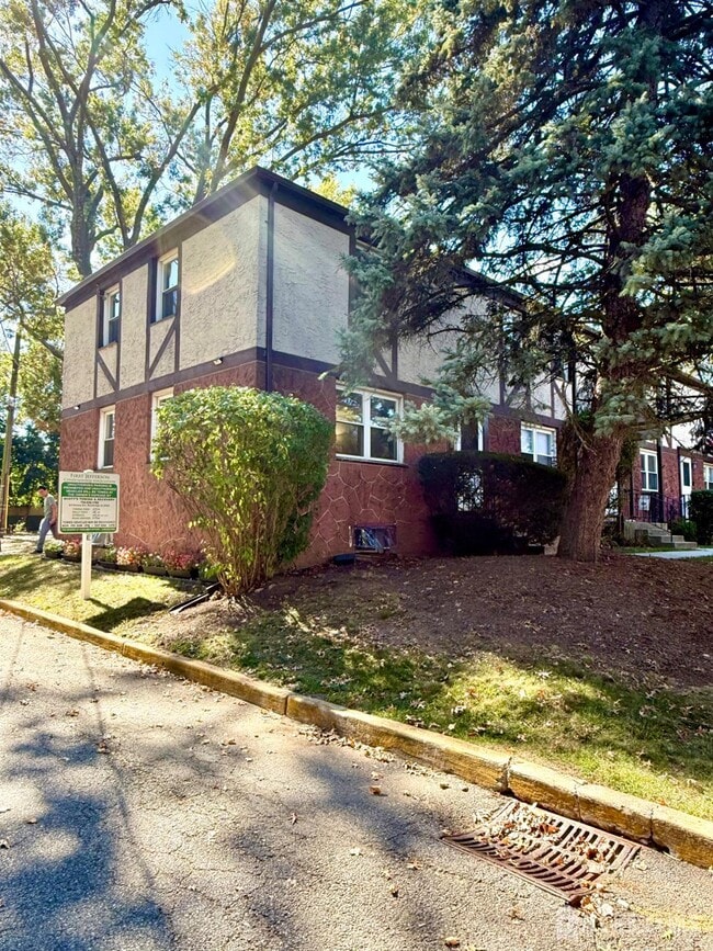 Building Photo - 265 Newman St