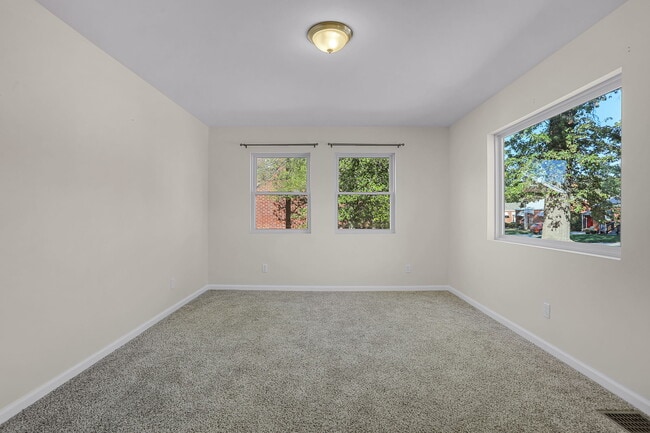 Building Photo - 1217 Grant Dr