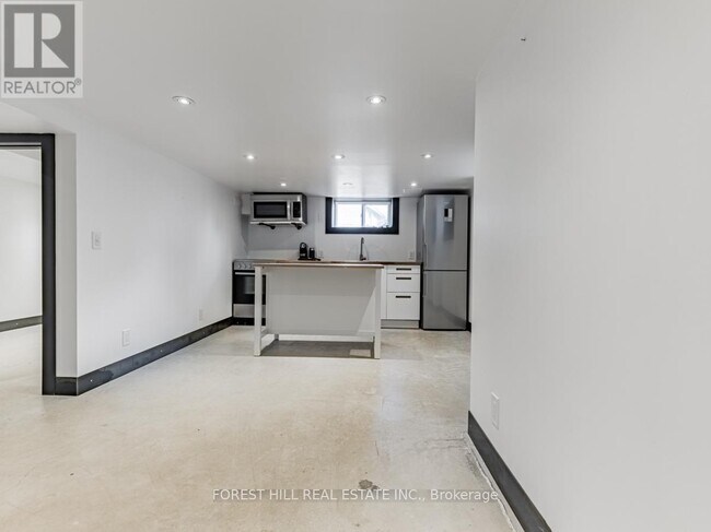 Building Photo - 18 Sunnybrae Crescent