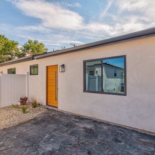 Building Photo - 8060 Laurelgrove Ave