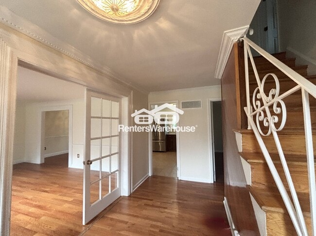 Foto del edificio - 305 Charlton Ct