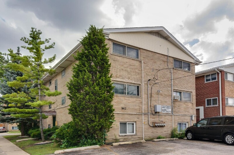 9410 Lawrence Ct, Schiller Park, IL 60176 Apartment for Rent in