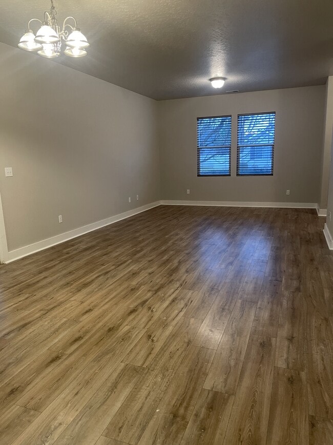 Foto del edificio - 447 N Baxter Way