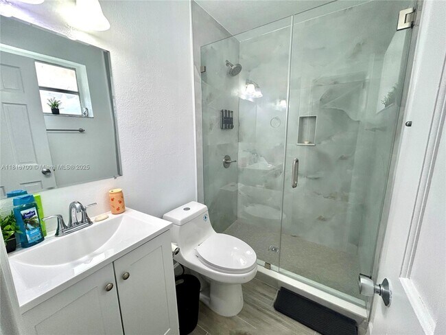 Foto del edificio - 5726 SW 20th St