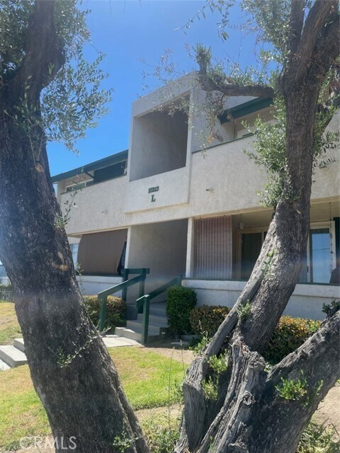Foto del edificio - 15313 Santa Gertrudes Ave