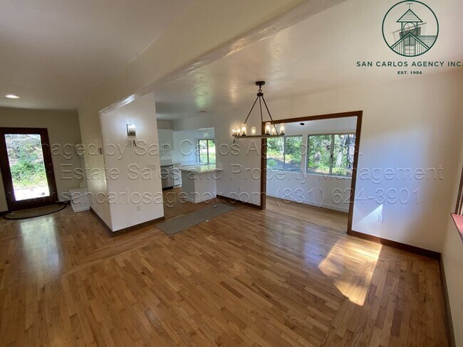 Foto del edificio - Private and Updated Three Bedroom Carmel H...