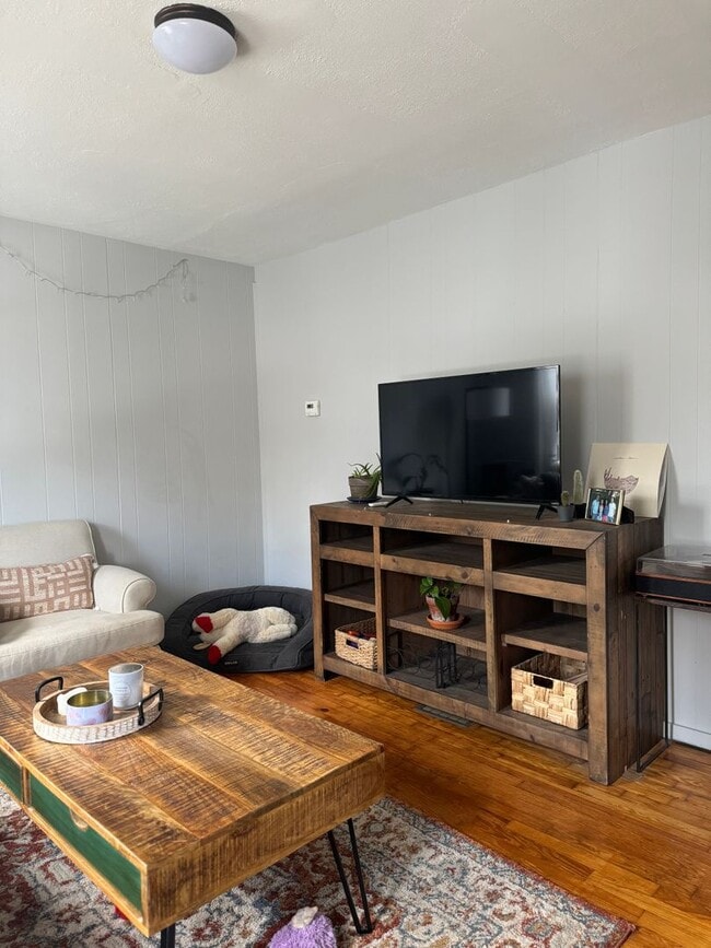 Photo - 185 Willow St Apartment