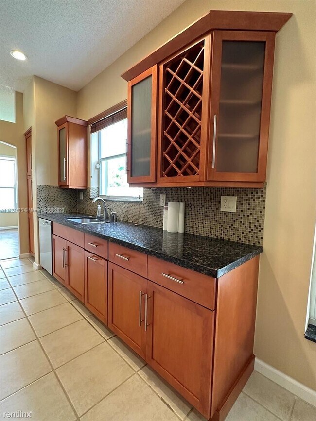 Foto del edificio - 5 br, 3 bath House - 19018 NW 23rd Pl