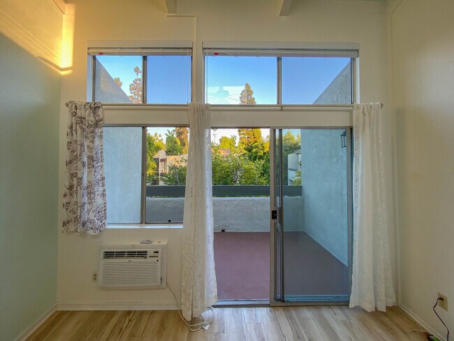 Building Photo - 4900 Overland Ave