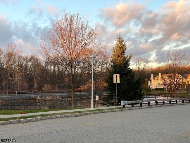 Foto del edificio - 149 Old Farm Dr
