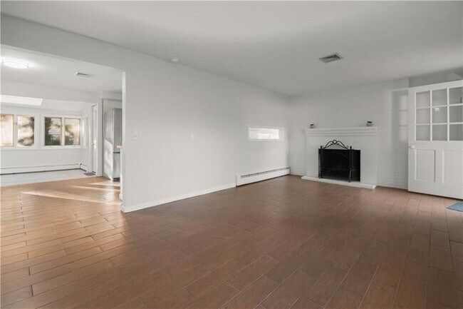 Building Photo - 63 Phillips Rd