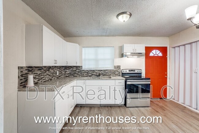 Foto del edificio - 5869 Bluffman Dr