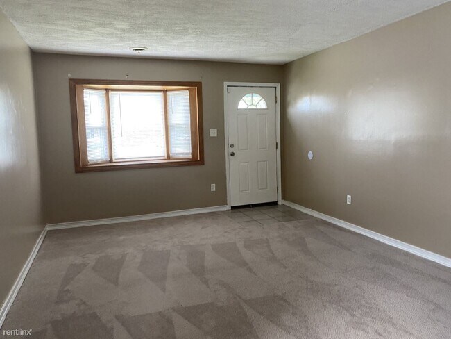 Foto del edificio - 3 br, 1 bath House - 25121 Hayes Blvd