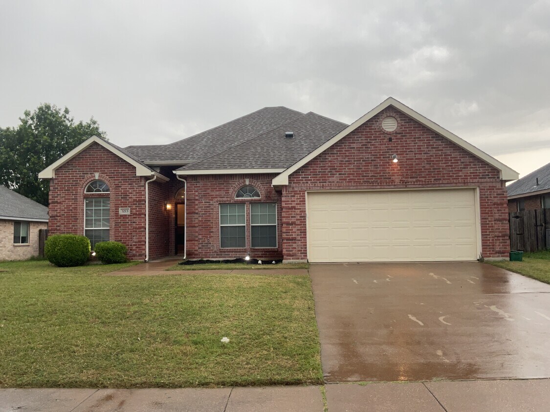 Foto principal - 3213 Morning Dove Ln