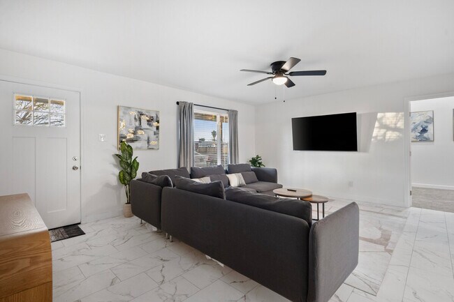 Building Photo - 3101 N 40th Dr