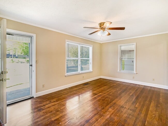 Photo - 322 20th E St House