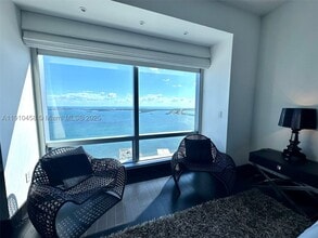 Building Photo - 1425 Brickell Ave
