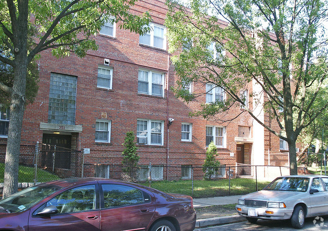 Building Photo - 343-351 Raleigh St SE
