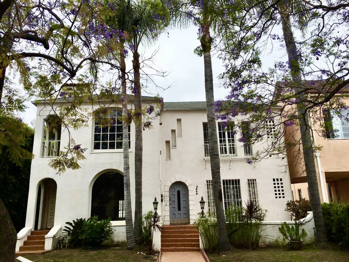 Primary Photo - 1017 Meadowbrook Ave