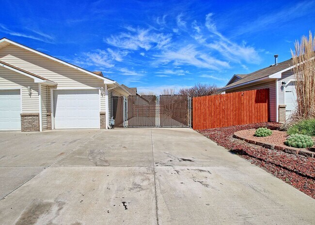 Foto del edificio - 850 Henry Cir