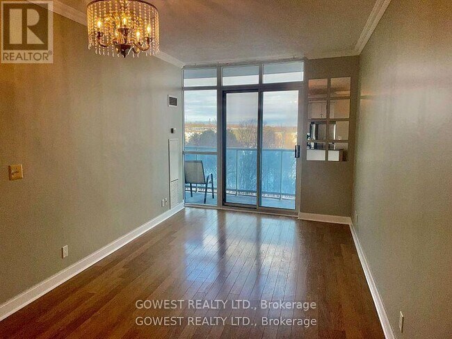 Photo du bâtiment - 90 Absolute Ave