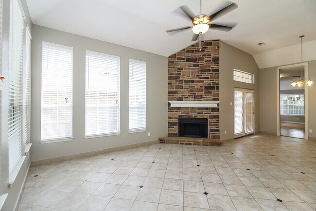Foto del edificio - 817 Clover Hill Ln