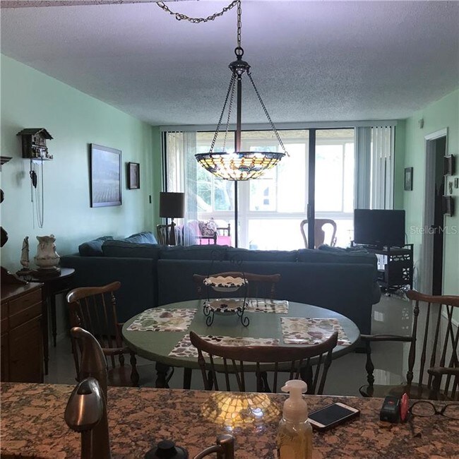 Foto del edificio - 14130 Rosemary Ln