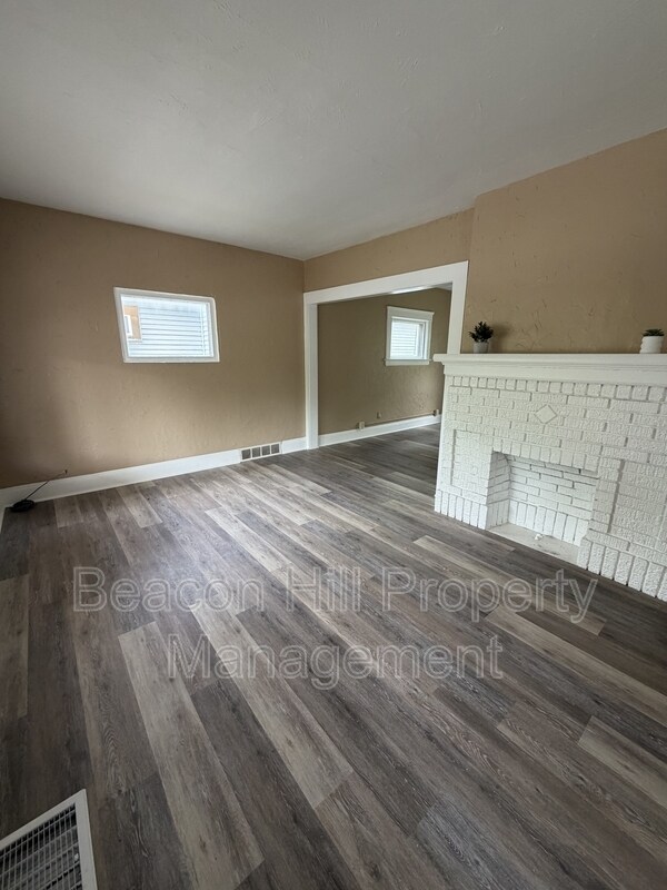 Foto del edificio - 3331 E 145th St