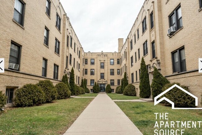 Photo - 1946 W Wilson Ave Apartment