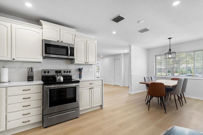 Foto del edificio - 3255 Florida Blvd