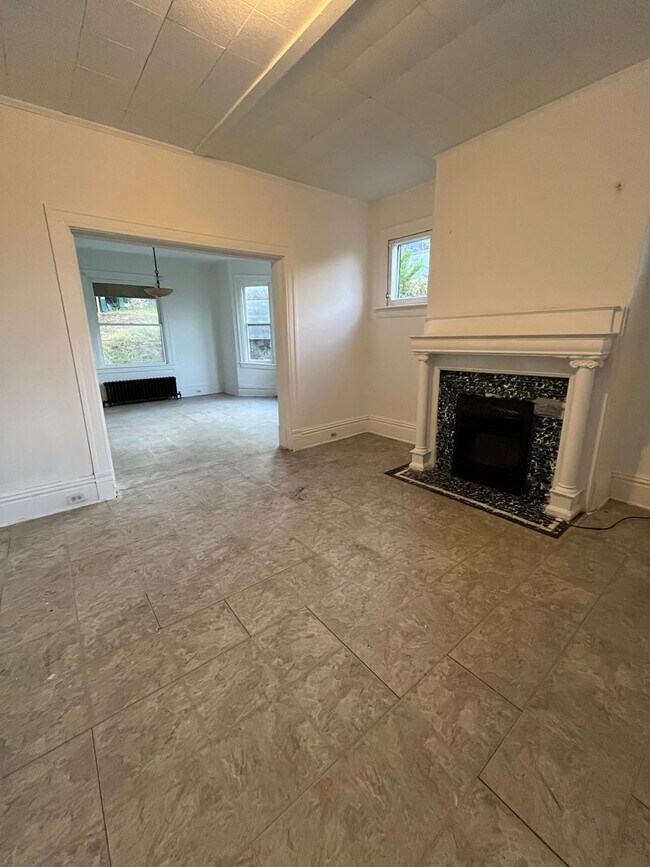 Foto del edificio - Five Bedroom House