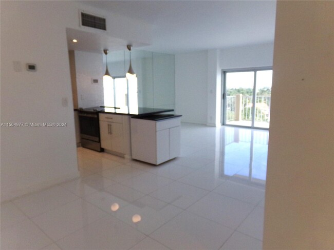 Foto del edificio - 880 NE 69th St