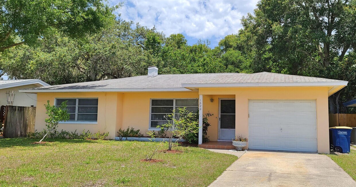 Primary Photo - 1620 Rainbow Dr