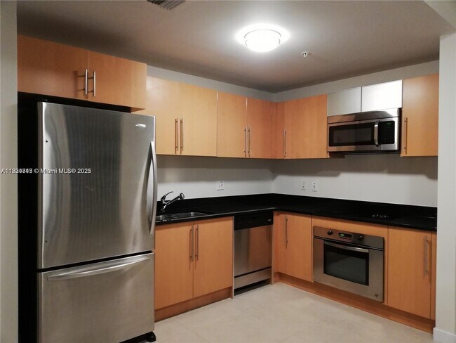 Building Photo - 300 S Biscayne Blvd