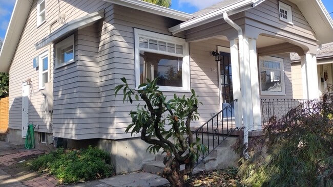 Photo - 2551 NE 32nd Pl House