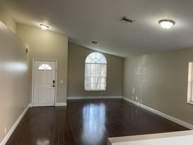 Foto del edificio - 4872 NW 103rd Dr