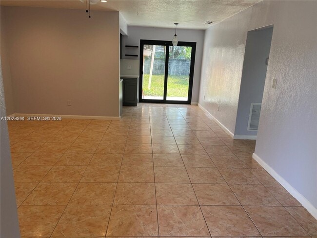 Foto del edificio - 1220 NE 116th St