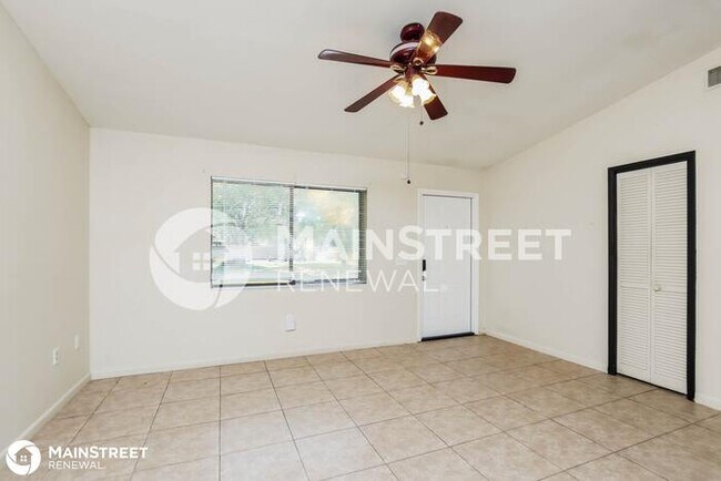 Foto del edificio - 811 AIRPORT AVE S E, PALM BAY, FL 32909
