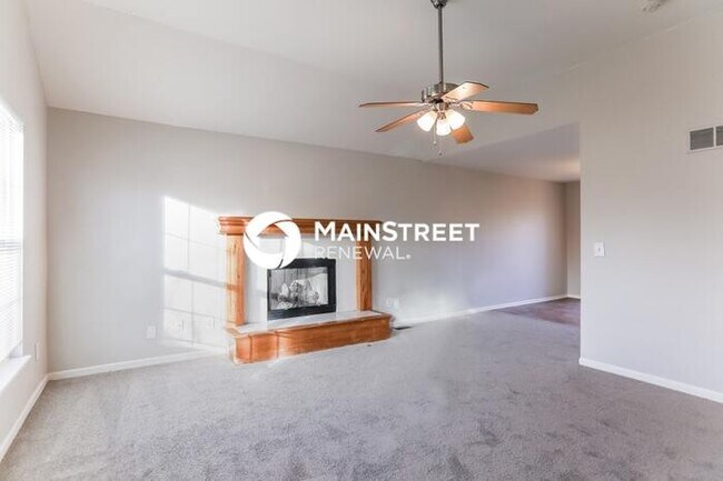 Foto del edificio - 3 Bedroom Pet-Friendly Home in Olathe, KS with Main Street Renewal