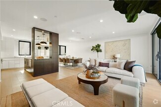 Building Photo - 2541 Beachwood Dr