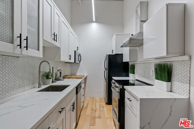 Foto del edificio - 312 W 5th St
