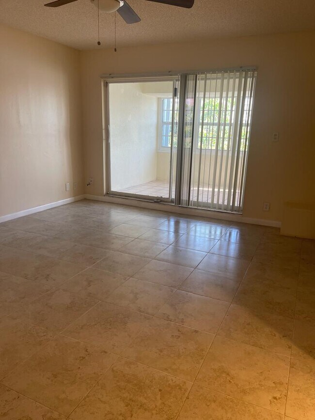 Foto del edificio - 6521 Racquet Club Dr