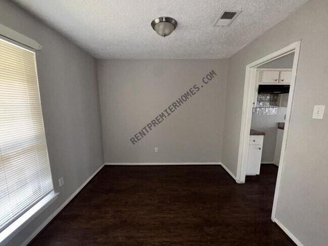 Foto del edificio - 9606 Hillis St