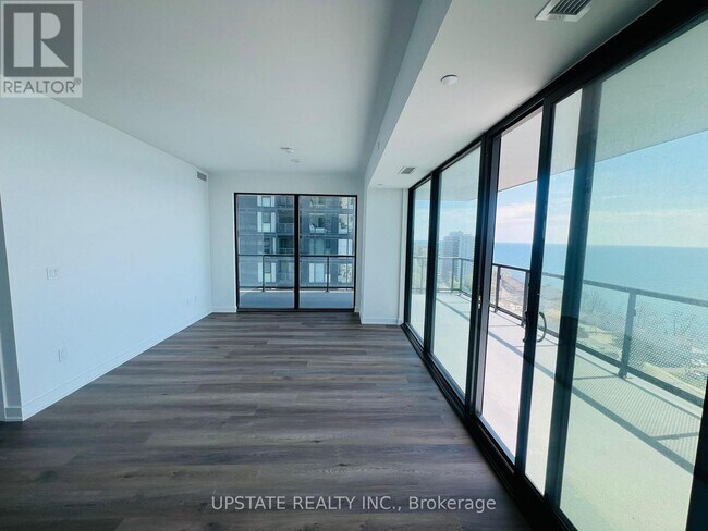 Photo du bâtiment - 2075 Lakeshore Rd.