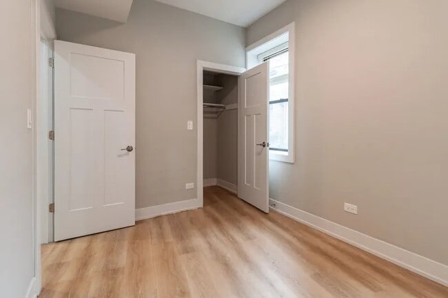 Building Photo - 428 W Belden Ave
