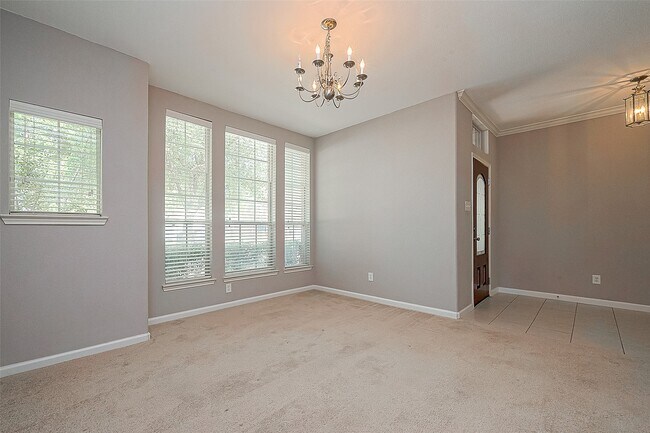 Foto del edificio - 5203 Heatherdawn Ct